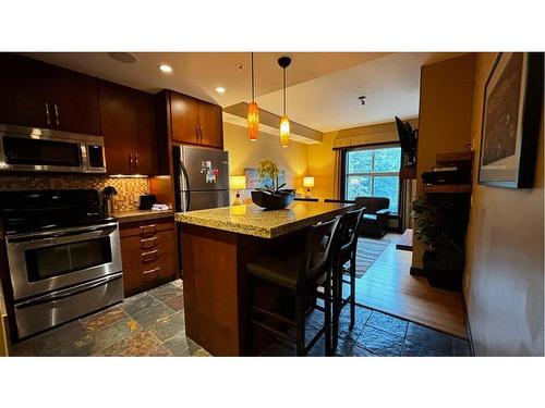 223B-1818 Mountain Avenue, Canmore, AB - Indoor Photo Showing Kitchen