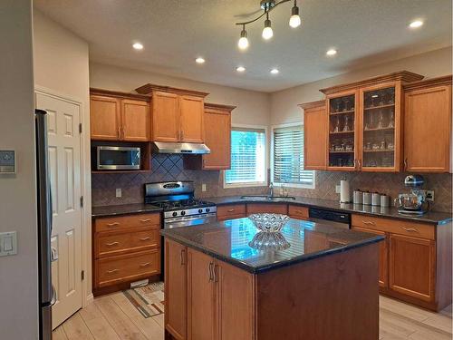 383 Everglade Circle Sw, Calgary, AB - Indoor Photo Showing Kitchen