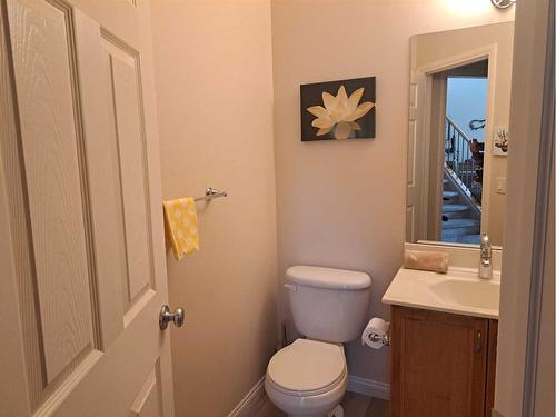 383 Everglade Circle Sw, Calgary, AB - Indoor Photo Showing Bathroom