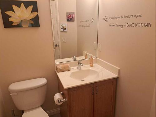 383 Everglade Circle Sw, Calgary, AB - Indoor Photo Showing Bathroom