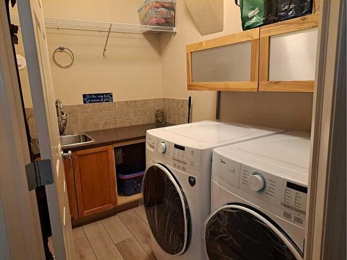 383 Everglade Circle Sw, Calgary, AB - Indoor Photo Showing Laundry Room