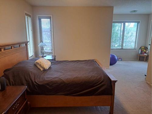 383 Everglade Circle Sw, Calgary, AB - Indoor Photo Showing Bedroom