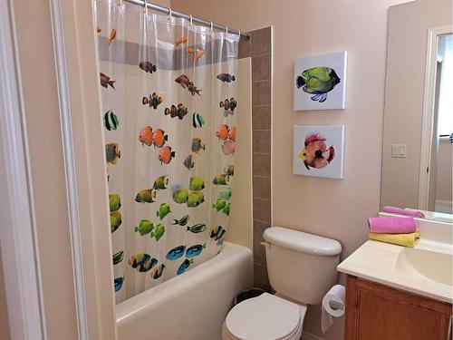 383 Everglade Circle Sw, Calgary, AB - Indoor Photo Showing Bathroom