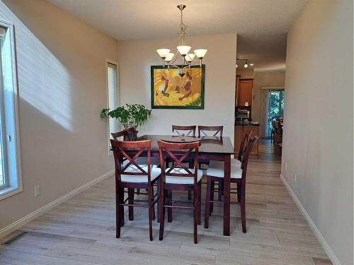 383 Everglade Circle Sw, Calgary, AB - Indoor Photo Showing Dining Room