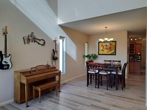 383 Everglade Circle Sw, Calgary, AB - Indoor Photo Showing Dining Room