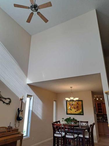 383 Everglade Circle Sw, Calgary, AB - Indoor Photo Showing Dining Room