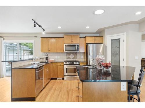 84 Hollyburn Road Sw, Calgary, AB - Indoor Photo Showing Kitchen