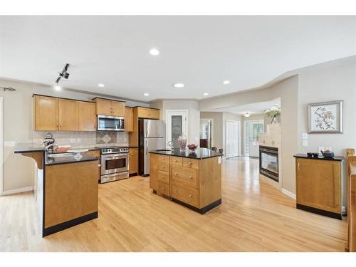 84 Hollyburn Road Sw, Calgary, AB - Indoor Photo Showing Kitchen