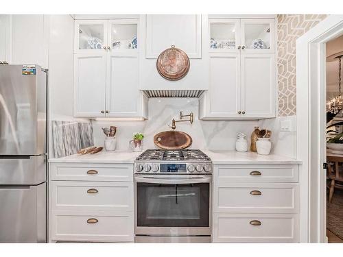 1617 13 Avenue Sw, Calgary, AB - Indoor Photo Showing Kitchen