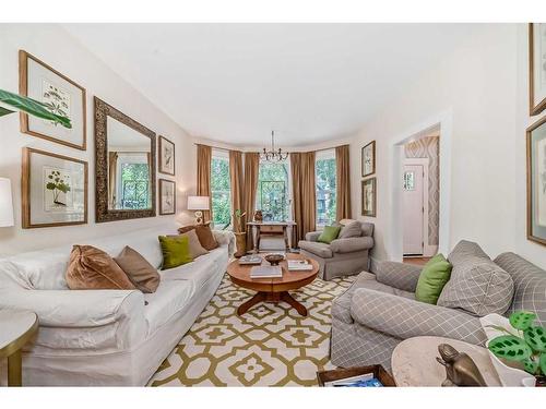 1617 13 Avenue Sw, Calgary, AB - Indoor Photo Showing Living Room