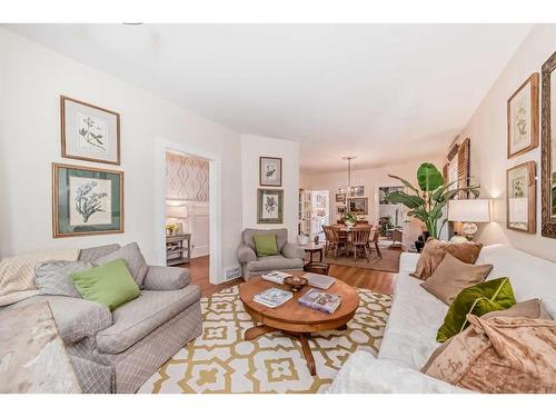 1617 13 Avenue Sw, Calgary, AB - Indoor Photo Showing Living Room