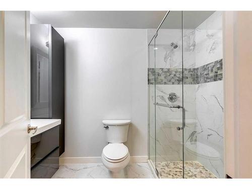 368 Auburn Bay Boulevard Se, Calgary, AB - Indoor Photo Showing Bathroom