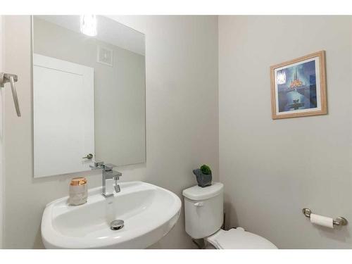 210-7 Westpark Common Sw, Calgary, AB - Indoor Photo Showing Bathroom