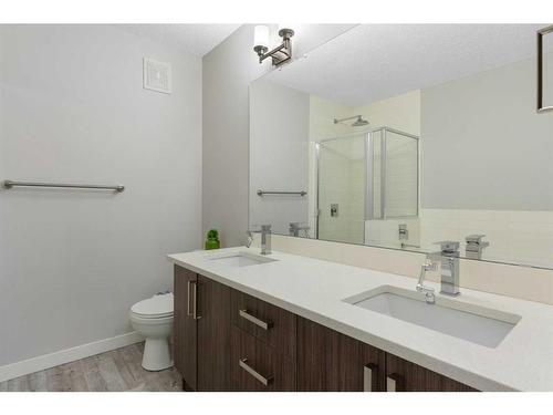 210-7 Westpark Common Sw, Calgary, AB - Indoor Photo Showing Bathroom