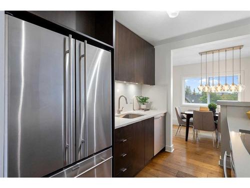 505-823 Royal Avenue Sw, Calgary, AB - Indoor Photo Showing Kitchen With Stainless Steel Kitchen With Upgraded Kitchen