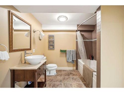 9980 Patton Road Sw, Calgary, AB - Indoor Photo Showing Bathroom