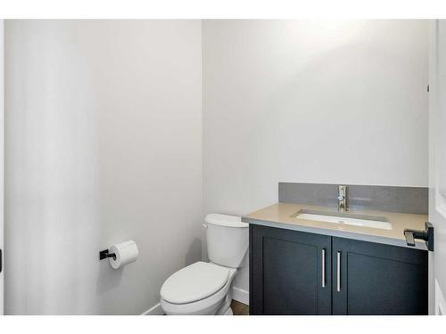 224 Marina Grove Se, Calgary, AB - Indoor Photo Showing Bathroom