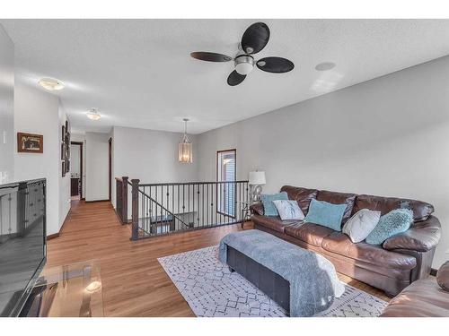 22 Cranarch Link Se, Calgary, AB - Indoor Photo Showing Living Room