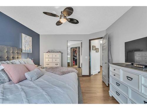 22 Cranarch Link Se, Calgary, AB - Indoor Photo Showing Bedroom