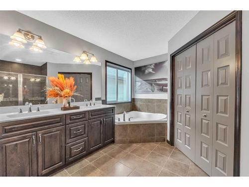 22 Cranarch Link Se, Calgary, AB - Indoor Photo Showing Bathroom