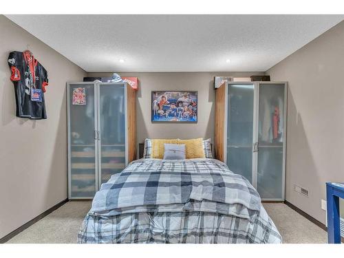 22 Cranarch Link Se, Calgary, AB - Indoor Photo Showing Bedroom