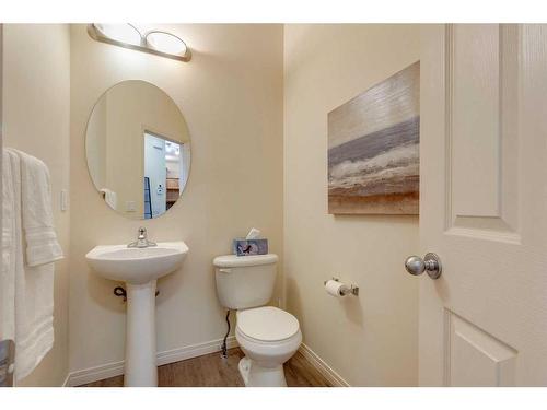 49 Everglen Crescent Sw, Calgary, AB - Indoor Photo Showing Bathroom