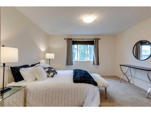 49 Everglen Crescent Sw, Calgary, AB - Indoor Photo Showing Bedroom