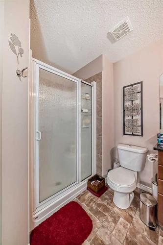 1120 Kingston Crescent, Airdrie, AB - Indoor Photo Showing Bathroom