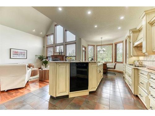 54 Rockcliff Landing Nw, Calgary, AB - Indoor Photo Showing Kitchen