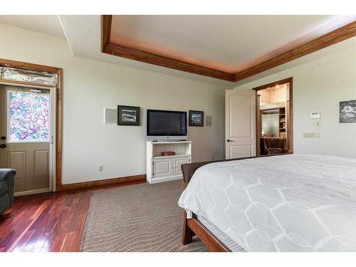 54 Rockcliff Landing Nw, Calgary, AB - Indoor Photo Showing Bedroom