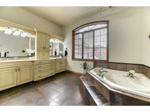 54 Rockcliff Landing Nw, Calgary, AB - Indoor Photo Showing Bathroom