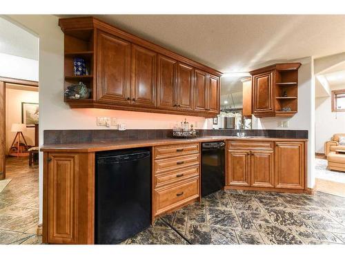 54 Rockcliff Landing Nw, Calgary, AB - Indoor Photo Showing Kitchen