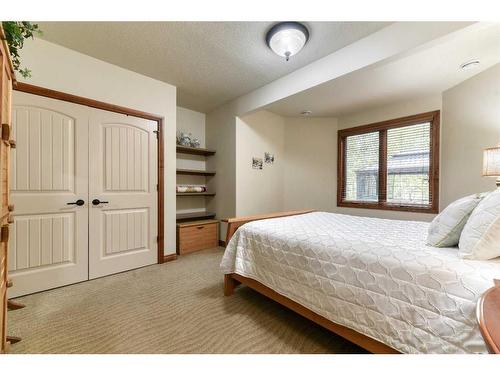 54 Rockcliff Landing Nw, Calgary, AB - Indoor Photo Showing Bedroom