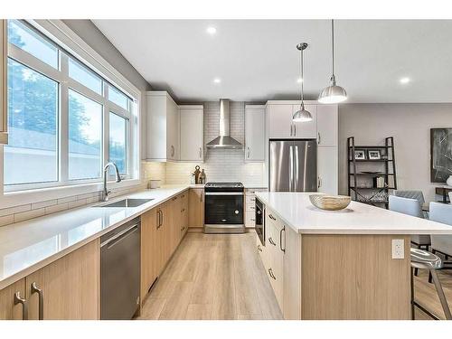 339 Hendon Drive Nw, Calgary, AB - Indoor Photo Showing Kitchen With Upgraded Kitchen