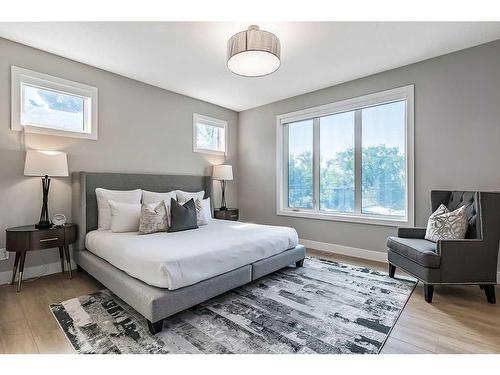 339 Hendon Drive Nw, Calgary, AB - Indoor Photo Showing Bedroom