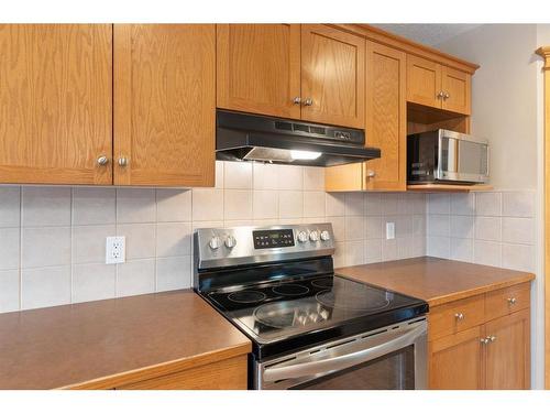 472 Bridlemeadows Common Sw, Calgary, AB - Indoor Photo Showing Kitchen