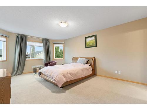 472 Bridlemeadows Common Sw, Calgary, AB - Indoor Photo Showing Bedroom