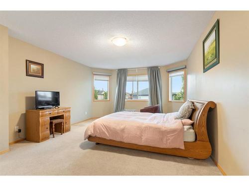 472 Bridlemeadows Common Sw, Calgary, AB - Indoor Photo Showing Bedroom