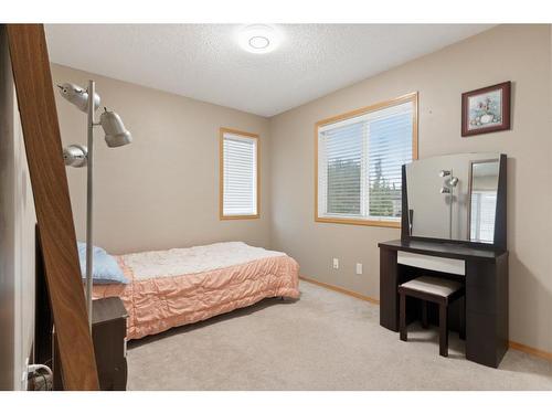 472 Bridlemeadows Common Sw, Calgary, AB - Indoor Photo Showing Bedroom