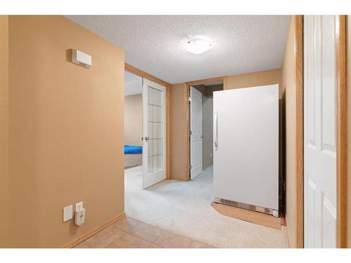 472 Bridlemeadows Common Sw, Calgary, AB - Indoor Photo Showing Other Room