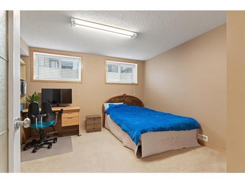 472 Bridlemeadows Common Sw, Calgary, AB - Indoor Photo Showing Bedroom