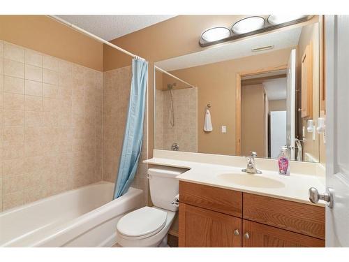 472 Bridlemeadows Common Sw, Calgary, AB - Indoor Photo Showing Bathroom