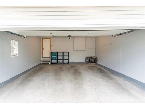 472 Bridlemeadows Common Sw, Calgary, AB - Indoor Photo Showing Garage