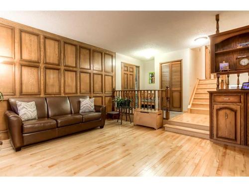 36 Beddington Circle Ne, Calgary, AB - Indoor Photo Showing Living Room