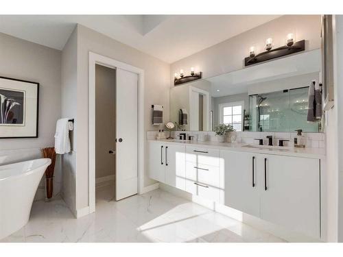 96 Timberline Way Sw, Calgary, AB - Indoor Photo Showing Bathroom