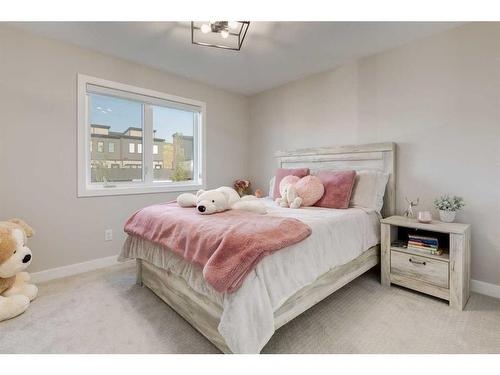 96 Timberline Way Sw, Calgary, AB - Indoor Photo Showing Bedroom