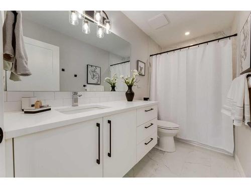 96 Timberline Way Sw, Calgary, AB - Indoor Photo Showing Bathroom