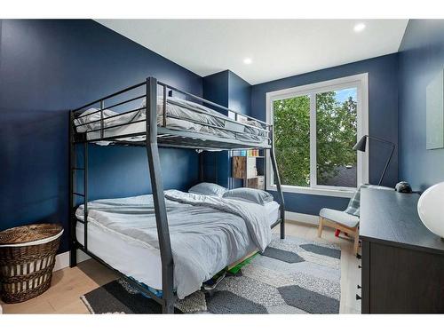 1504 4 Street Ne, Calgary, AB - Indoor Photo Showing Bedroom