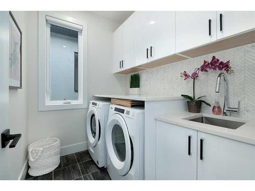 1504 4 Street Ne, Calgary, AB - Indoor Photo Showing Laundry Room