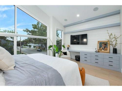 1504 4 Street Ne, Calgary, AB - Indoor Photo Showing Bedroom